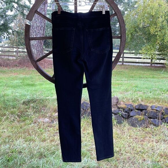 Reformation woman’s black jeans - Picture 8 of 13